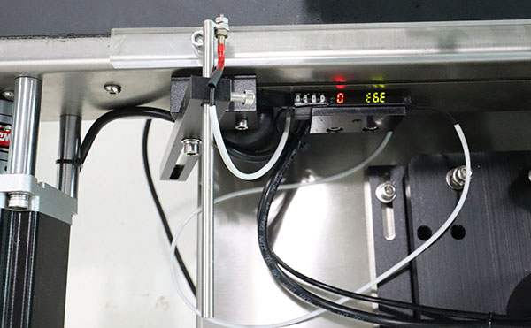 全自動側(cè)面貼標(biāo)機,貼標(biāo)機器,全自動貼標(biāo)機